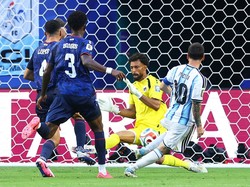 Soccer Football - FIFA World Cup 2026 - Round of 32 - Argentina v Cape Verde - Miami Stadium, Miami Gardens, Florida, U.S. - July 3, 2026 Cape Verde's Vozinha saves a shot from Argentina's Lionel Messi IMAGN IMAGES via Reuters/Nathan Ray Seebeck