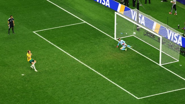 Soccer Football - FIFA World Cup 2026 - Round of 32 - Australia v Egypt - Dallas Stadium, Arlington, Texas, U.S. - July 3, 2026 Australia's Harry Souttar misses a penalty against Egypt's Mostafa Shoubir during the penalty shootout REUTERS/Issei Kato
