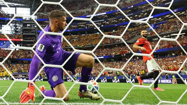 Soccer Football - FIFA World Cup 2026 - Round of 32 - Australia v Egypt - Dallas Stadium, Arlington, Texas, U.S. - July 3, 2026 Egypt's Mohamed Salah celebrates scoring a penalty past Australia's Mathew Ryan during the penalty shootout REUTERS/Hannah