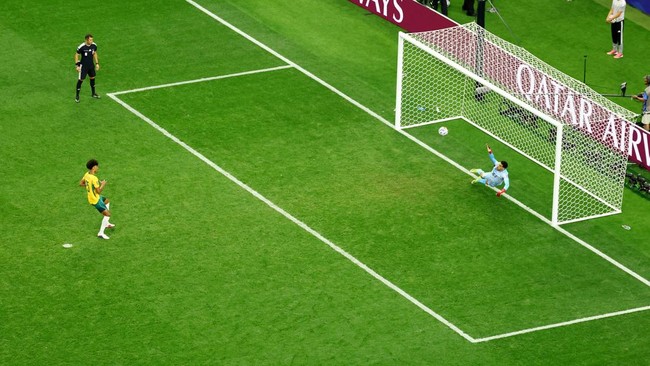 Soccer Football - FIFA World Cup 2026 - Round of 32 - Australia v Egypt - Dallas Stadium, Arlington, Texas, U.S. - July 3, 2026 Australia's Lucas Herrington misses a penalty against Egypt's Mostafa Shoubir during the penalty shootout REUTERS/Issei Ka