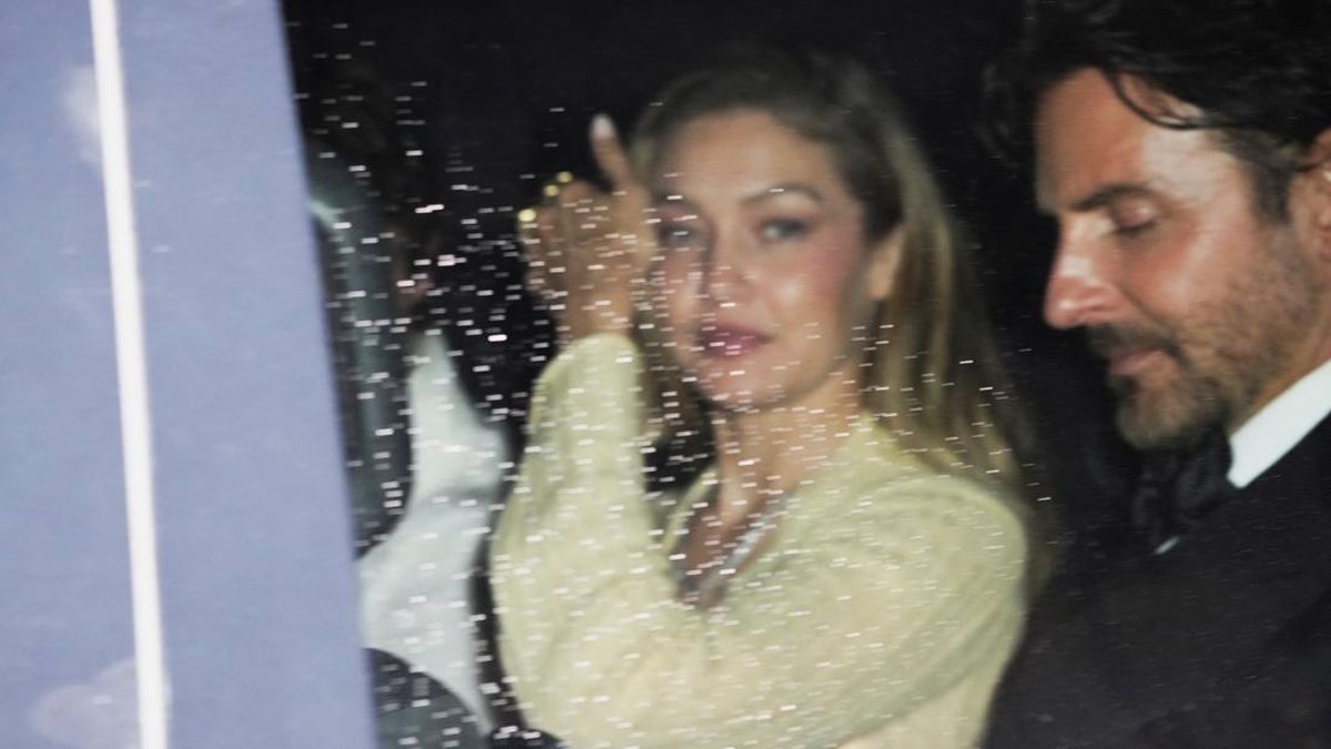 Gigi Hadid Blak-blakan Rasanya Jalani Asmara dengan Bradley Cooper