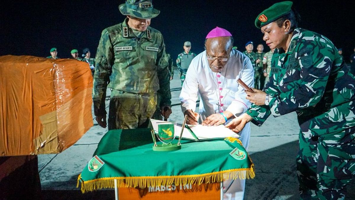 Pangkogabwilhan III Kawal Penyerahan Jenazah Pilot Pesawat AMA