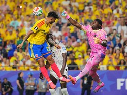 Soccer Football - FIFA World Cup 2026 - Round of 32 - Colombia v Ghana - Kansas City Stadium, Kansas City, Missouri, U.S. - July 3, 2026 Ghana's Lawrence Ati Zigi in action with Colombia's Luis Suarez IMAGN IMAGES via Reuters/Jay Biggerstaff