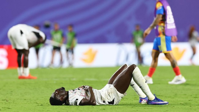 Soccer Football - FIFA World Cup 2026 - Round of 32 - Colombia v Ghana - Kansas City Stadium, Kansas City, Missouri, U.S. - July 3, 2026 Ghana's Derrick Luckassen looks dejected after the match as Ghana are eliminated from the World Cup REUTERS/Berna
