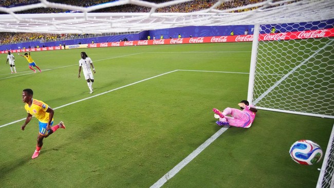 Soccer Football - FIFA World Cup 2026 - Round of 32 - Colombia v Ghana - Kansas City Stadium, Kansas City, Missouri, U.S. - July 3, 2026 Colombia's Jhon Arias celebrates scoring their first goal REUTERS/Shipiwe Sibeko