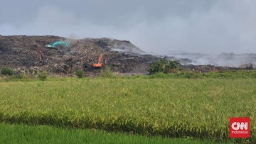 Hari Kelima Kebakaran TPA Jatiwaringin, Api Belum Padam-Asap Pekat