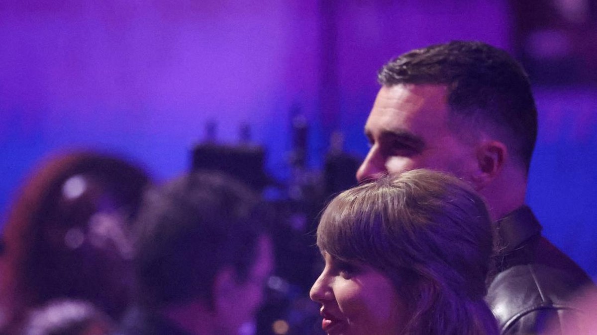 Taylor Swift Ibu Baptis Anak Blake-Ryan, Apa Alasan Tak Muncul di MSG?