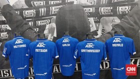 Persib Bandung kembali mengumumkan pemain anyarnya dipersiapkan menghadapi kompetisi 2026/2027. Dua pemain langsung diperkenalkan.

Kedua pemain tersebut adalah Gakuto Notsuda yang sebelumnya bermain di Liga Thailand bersama BG Pathum United dan Ra