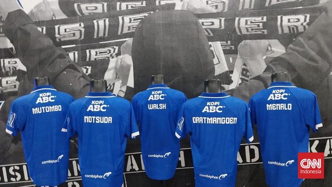 Persib Bandung kembali mengumumkan pemain anyarnya dipersiapkan menghadapi kompetisi 2026/2027. Dua pemain langsung diperkenalkan.

Kedua pemain tersebut adalah Gakuto Notsuda yang sebelumnya bermain di Liga Thailand bersama BG Pathum United dan Ra