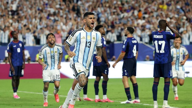 Soccer Football - FIFA World Cup 2026 - Round of 32 - Argentina v Cape Verde - Miami Stadium, Miami Gardens, Florida, U.S. - July 3, 2026 Argentina's Cristian Romero celebrates scoring their third goal REUTERS/Paul Childs