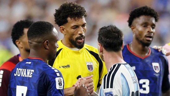 Soccer Football - FIFA World Cup 2026 - Round of 32 - Argentina v Cape Verde - Miami Stadium, Miami Gardens, Florida, U.S. - July 3, 2026 Cape Verde's Vozinha shakes hands with Argentina's Lionel Messi after the match as Cape Verde are eliminated and