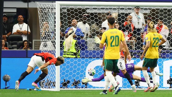 Soccer Football - FIFA World Cup 2026 - Round of 32 - Australia v Egypt - Dallas Stadium, Arlington, Texas, U.S. - July 3, 2026 Egypt's Emam Ashour scores their first goal REUTERS/Hannah Mckay
