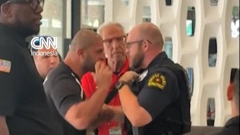 Keributan terjadi antara timnas Mesir dan seorang petugas polisi Dallas, Amerika Serikat pada Kamis (2/7).