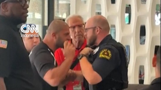 Keributan terjadi antara timnas Mesir dan seorang petugas polisi Dallas, Amerika Serikat pada Kamis (2/7).