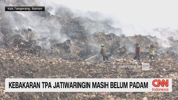 VIDEO: Kebakaran TPA Jatiwaringin Masih Belum Padam