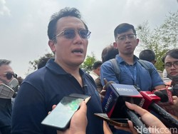 Wamen LH Jengkel, Kebakaran TPA Jatiwaringin Jadi Tontonan Warga