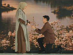 Citra Kirana dan Rezky Aditya Tampil Kompak Jadi Wajah Koleksi Sarimbit