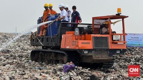 Kepala Dinas Lingkungan Hidup (DLH) Kota Tangerang, Wawan Fauzi memastikan berbagai langkah mitigasi terus dilakukan untuk mencegah potensi kebakaran di Tempat Pemrosesan Akhir (TPA) Rawa Kucing, terutama di tengah kondisi cuaca yang cukup ekstrem.