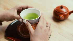 Apa yang terjadi jika minum teh hijau setiap hari?
