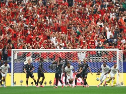 Soccer Football - FIFA World Cup 2026 - Round of 16 - Canada v Morocco - Houston Stadium, Houston, Texas, U.S. - July 4, 2026 Morocco's Azzedine Ounahi scores their first goal past Canada's Maxime Crepeau REUTERS/Hannah Mckay