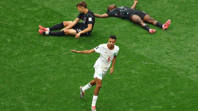 Soccer Football - FIFA World Cup 2026 - Round of 16 - Canada v Morocco - Houston Stadium, Houston, Texas, U.S. - July 4, 2026 Morocco's Azzedine Ounahi celebrates scoring their second goal as Canada players look dejected REUTERS/Issei Kato