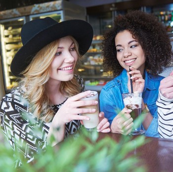 Kenalan dengan Friendship Shelf Theory, Cara Simpel Mengenali Teman Toxic dalam Lingkaran Pertemanan