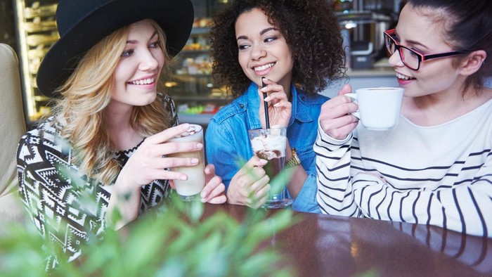 Kenalan dengan Friendship Shelf Theory, Cara Simpel Mengenali Teman Toxic dalam Lingkaran Pertemanan
