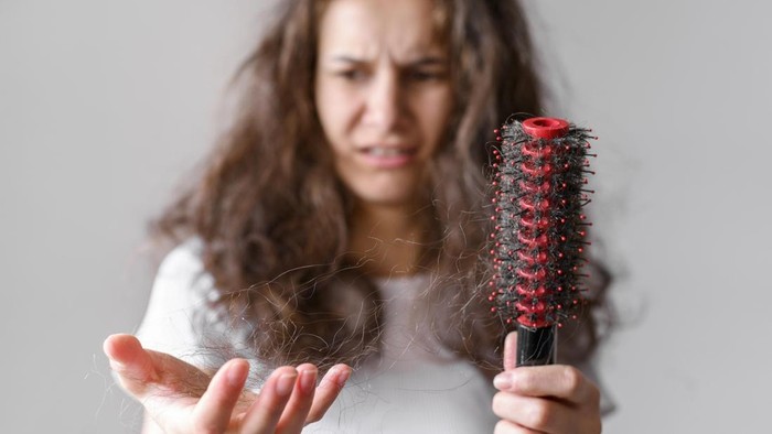 Rambut Rontok Parah? Ini 7 Makanan Terbaik untuk Mencegahnya Secara Alami