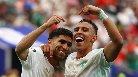 Soccer Football - FIFA World Cup 2026 - Round of 16 - Canada v Morocco - Houston Stadium, Houston, Texas, U.S. - July 4, 2026 Morocco's Soufiane Rahimi celebrates scoring their third goal with Achraf Hakimi REUTERS/Hannah Mckay     TPX IMAGES OF THE