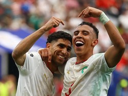 Soccer Football - FIFA World Cup 2026 - Round of 16 - Canada v Morocco - Houston Stadium, Houston, Texas, U.S. - July 4, 2026 Morocco's Soufiane Rahimi celebrates scoring their third goal with Achraf Hakimi REUTERS/Hannah Mckay     TPX IMAGES OF THE