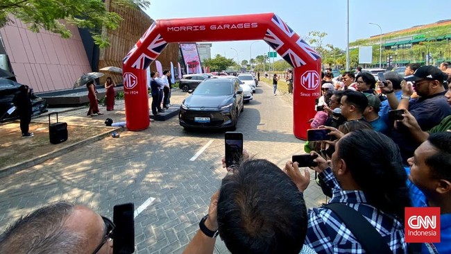 MG Motor Indonesia melakukan serah terima simbolis sebanyak 1.000 unit MGS5 EV di PIK 2, Sabtu (4/7).
