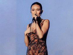 Sinyal Pindah Label? NIKI Rilis Lagu Natal Bareng UMG