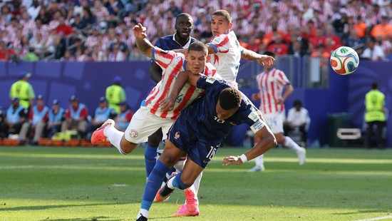 Soccer Football - FIFA World Cup 2026 - Round of 16 - Paraguay v France - Philadelphia Stadium, Philadelphia, Pennsylvania, U.S. - July 4, 2026 France's Kylian Mbappe in action with Paraguay's Juan Jose Caceres IMAGN IMAGES via Reuters/Bill Streicher