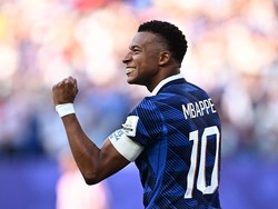 Soccer Football - FIFA World Cup 2026 - Round of 16 - Paraguay v France - Philadelphia Stadium, Philadelphia, Pennsylvania, U.S. - July 4, 2026 France's Kylian Mbappe celebrates scoring their first goal REUTERS/Dylan Martinez