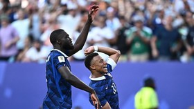 Soccer Football - FIFA World Cup 2026 - Round of 16 - Paraguay v France - Philadelphia Stadium, Philadelphia, Pennsylvania, U.S. - July 4, 2026 France's Dayot Upamecano and Kylian Mbappe celebrate after the match as France qualify for the quarter fin