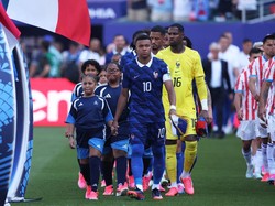 Soccer Football - FIFA World Cup 2026 - Round of 16 - Paraguay v France - Philadelphia Stadium, Philadelphia, Pennsylvania, U.S. - July 4, 2026 France's Kylian Mbappe, Mike Maignan and teammates walk out onto the pitch before the match IMAGN IMAGES v