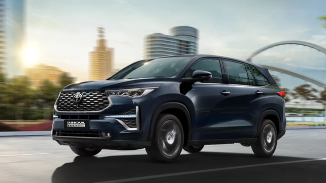 Toyota Innova Hycross yang dijual di India.