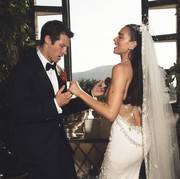 7 Tren Pernikahan ala Dua Lipa-Callum Turner yang Diprediksi Bakal Ramai Ditiru pada 2026