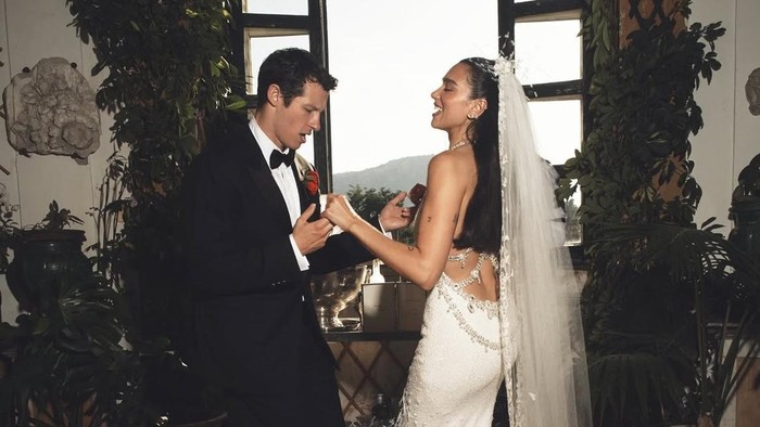 7 Tren Pernikahan ala Dua Lipa-Callum Turner yang Diprediksi Bakal Ramai Ditiru pada 2026