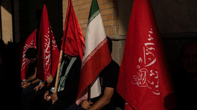 Trump Ancam Bunuh Jutaan Pelayat Ali Khamenei