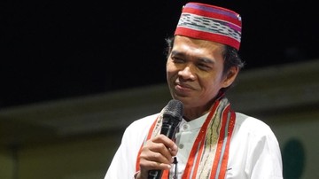 Gosip Terkini Selebriti Insertlive : Sempat Diadang, Ustaz Abdul Somad Akhirnya Isi Tabligh Akbar di Kutai Barat