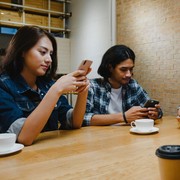 3 Ciri Kepribadian Orang yang Suka Jadi 'Silent Reader' di Grup Chat