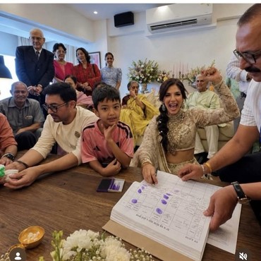 Busana Pernikahan Aamir Khan Curi Perhatian, Tampil Kasual dengan Kaus Putih