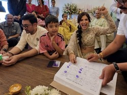 Busana Pernikahan Aamir Khan Curi Perhatian, Tampil Kasual dengan Kaus Putih