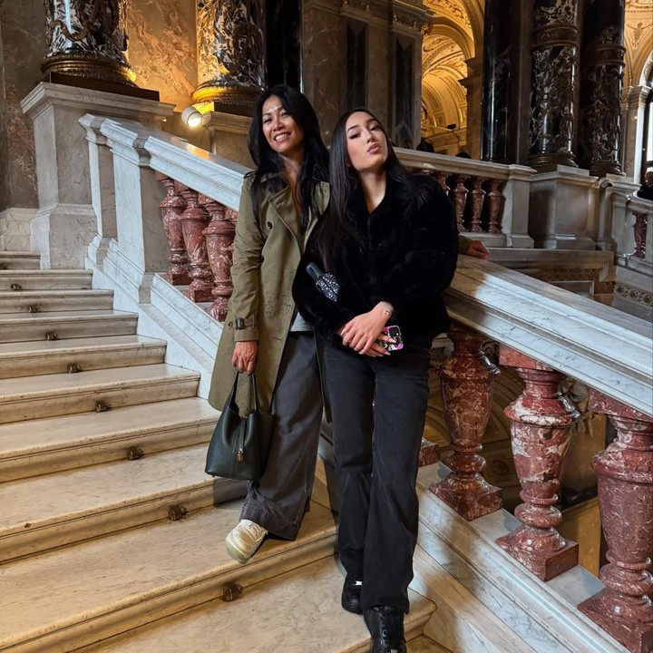 <p>Tak hanya itu, riasan Kirana pun tak luput dari pujian, Bunda. &ldquo;Kita harus belajar make up sm Kirana si <em>@anggun_cipta,</em>&rdquo; tulis Rossa. &ldquo;Kirana cantik spt mamanya,&rdquo; tulis akun <em>@urmilahanda_a****.&nbsp;</em>(Foto: Instagram @anggun_cipta)</p>
