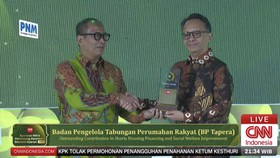 Badan Pengelola Tabungan Perumahan Rakyat (BP Tapera) Saat menerima penghargaan Anugerah Adinata Syariah dan Apresiasi Mitra Pendukung Ekosistem Ekonomi Syariah untuk Kategori Outstanding Contribution in Sharia Housing Financing and Social Welfare Im