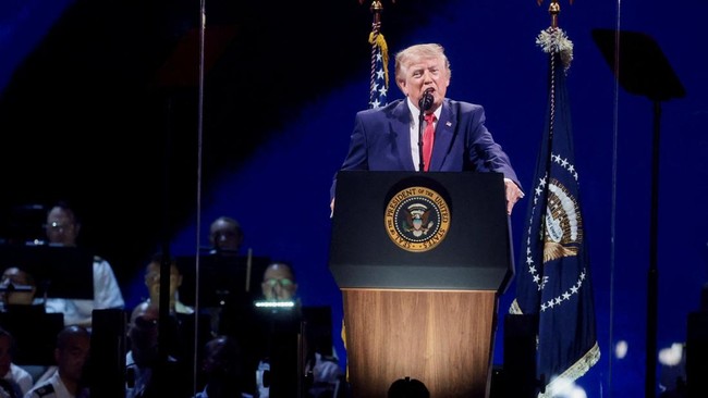 U.S. President Donald Trump speaks at a Fourth of July rally, marking the 250th anniversary of U.S. independence, on the National Mall in Washington, D.C., U.S., July 4, 2026.  REUTERS/Jonathan Ernst