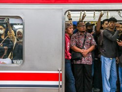 1 Juta Orang Desak-desakan di KRL Tiap Hari Kerja