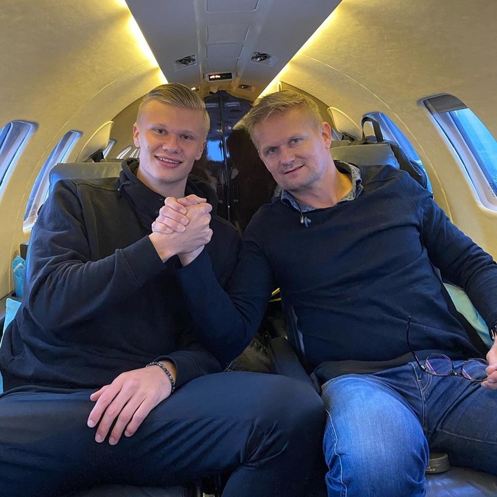 <p>Dilansir <em>detikcom,</em> dua gol Haaland memastikan Norwegia melaju ke babak perempat final. Gol pertamanya tercipta melalui sundulan yang membawa timnya unggul 1-0, sementara gol kedua lahir pada menit ke-90 lewat sepakan kaki kiri usai melewati kepungan para pemain Brasil. Kemenangan tersebut juga mengantarkan Norwegia menghadapi pemenang laga Meksiko vs Inggris di babak berikutnya.&nbsp;(Foto: Instagram @erling)</p>