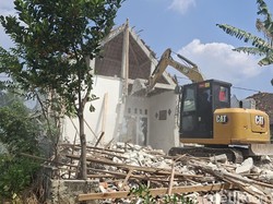 Suami Selingkuh, Istri Bongkar Rumah Hasil Kerja Jadi TKW di Hong Kong